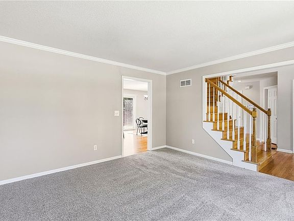 3rd image of 1925 Meadowlane