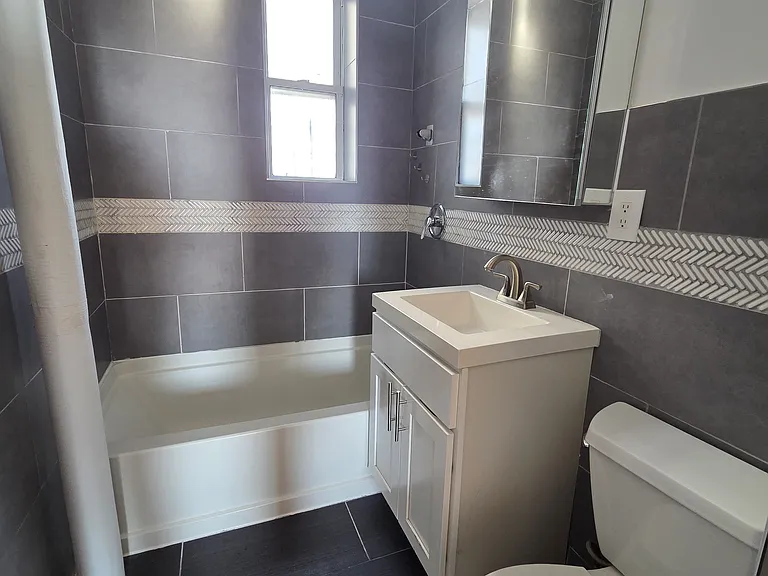 4400 Wickham Ave #4D — Photo 4