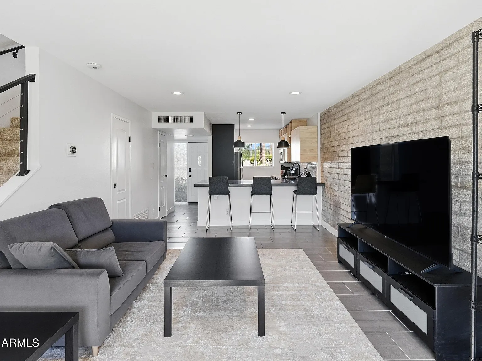 2 bed, 1.5 bath, 1039 sqft, $2,200 — Photo 1