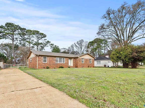 4th image of 809 13th Ave SE