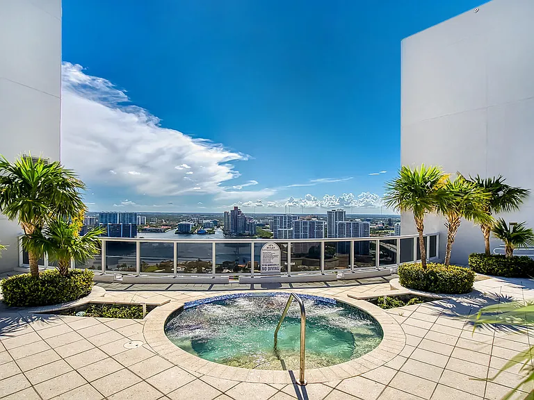 18911 Collins Ave #506 — Photo 5