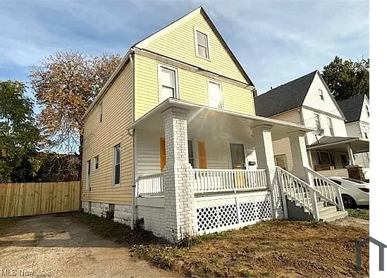 10635 Dupont Ave — Photo 2