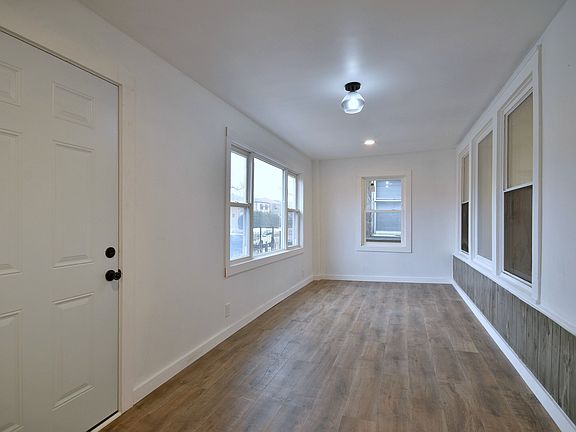 4th image of 1310 N Mayfield Ave