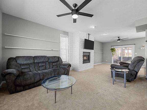 3rd image of 1105 Maple St