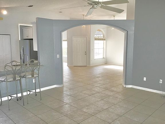 5th image of 3424 SW Coco Palm Dr