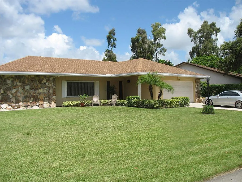 3 bed, 2.0 bath, 1742 sqft, $3,195 — Photo 1