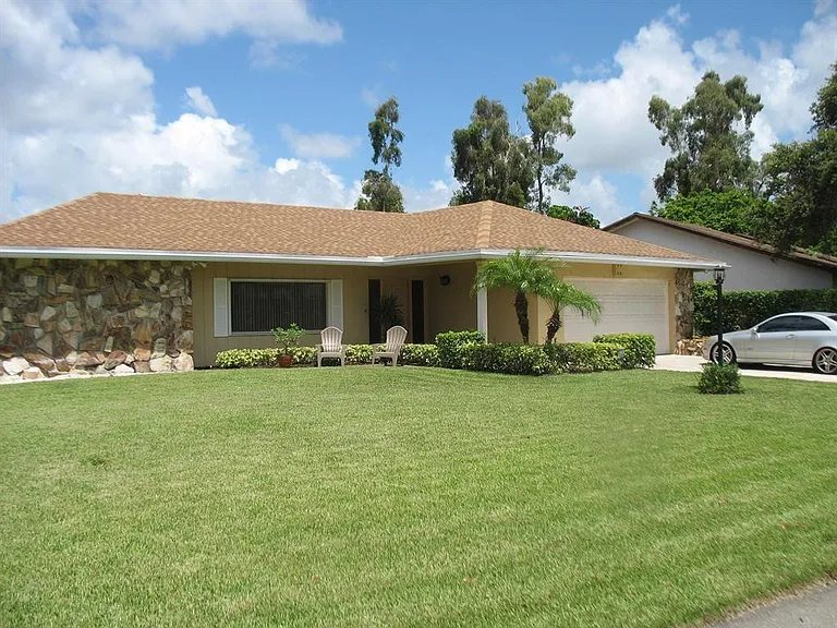 1805 Richard Ln — Photo 1