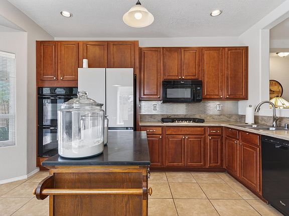 5th image of 952 Waterfall Dr NE