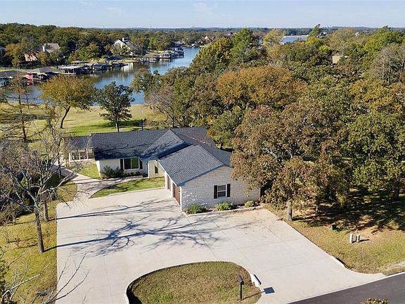 3rd image of 406 Kiowa Dr E