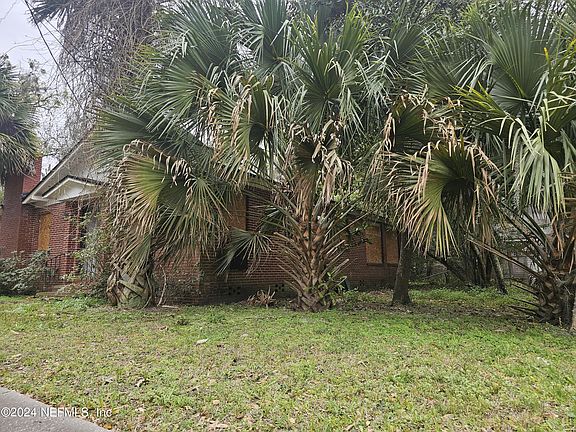 3rd image of 538 LAWTON Avenue