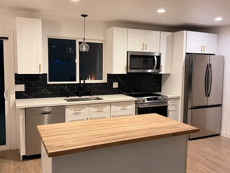3664 W Oakland St — Photo 1