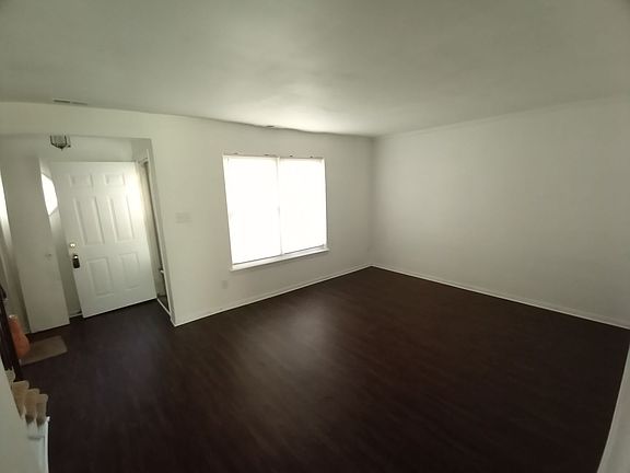 3rd image of 5839 E Hastings Arch