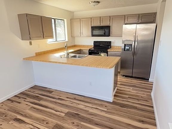 4th image of 5301 Camino Montano NE