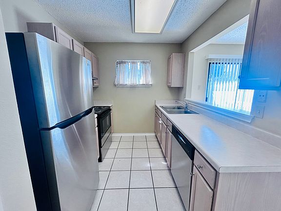 4th image of 13823 Villa Camino