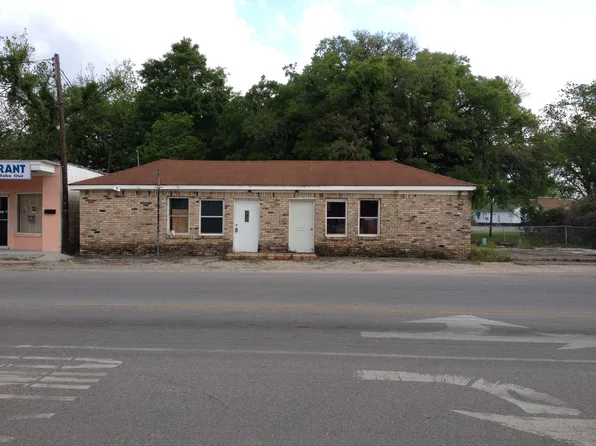 13806 Shell Belt Rd, Bayou La Batre, AL 36509