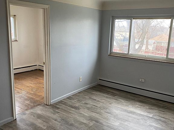 4th image of 1454 Russell Ave APT 3