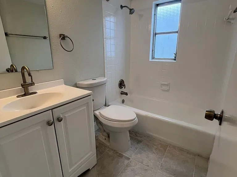 Citadel Apartments of Sarasota — Photo 21