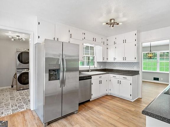 3rd image of 2173 Tanglewood Trl NE