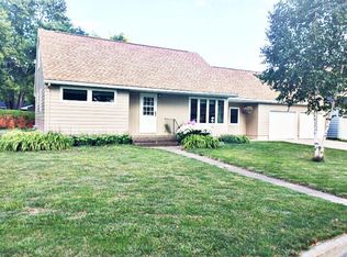 109 McPhail Dr, Redwood Falls, MN 56283