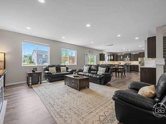 4th image of 3799 Gardenia Dr