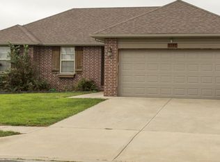 1177 S Casa Grande Ave, Springfield, MO 65802