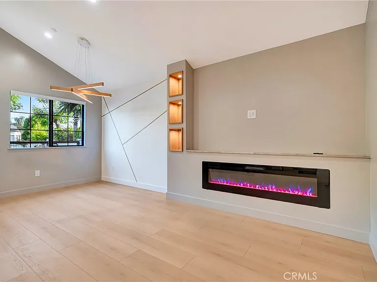 15741 Valerio St — Photo 6