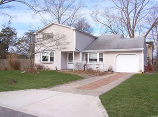 39 Henry Ave, Selden, NY 11784