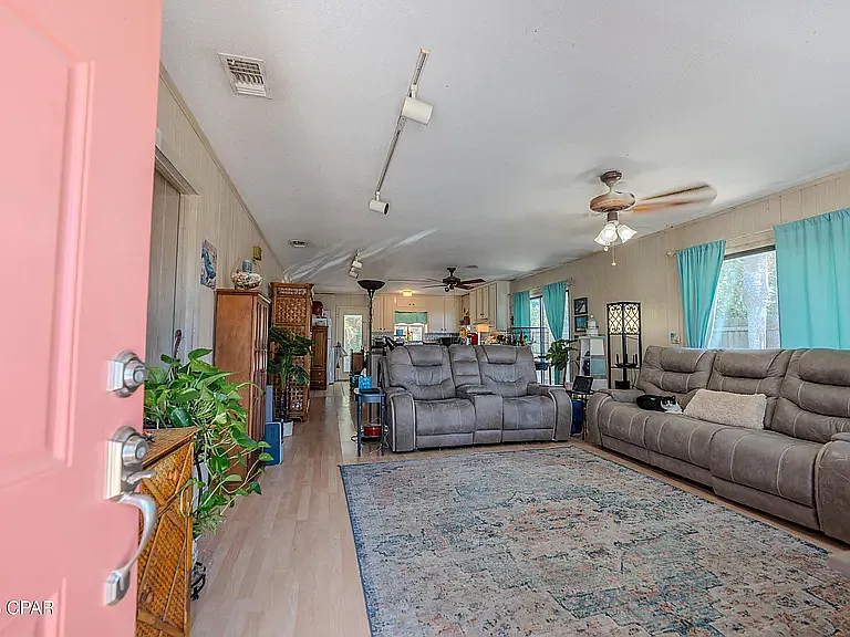 261 Poinsettia Dr — Photo 3