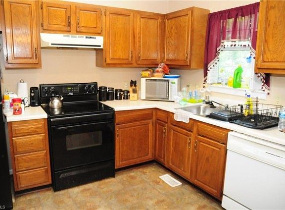 4th image of 2411 Harley Dr