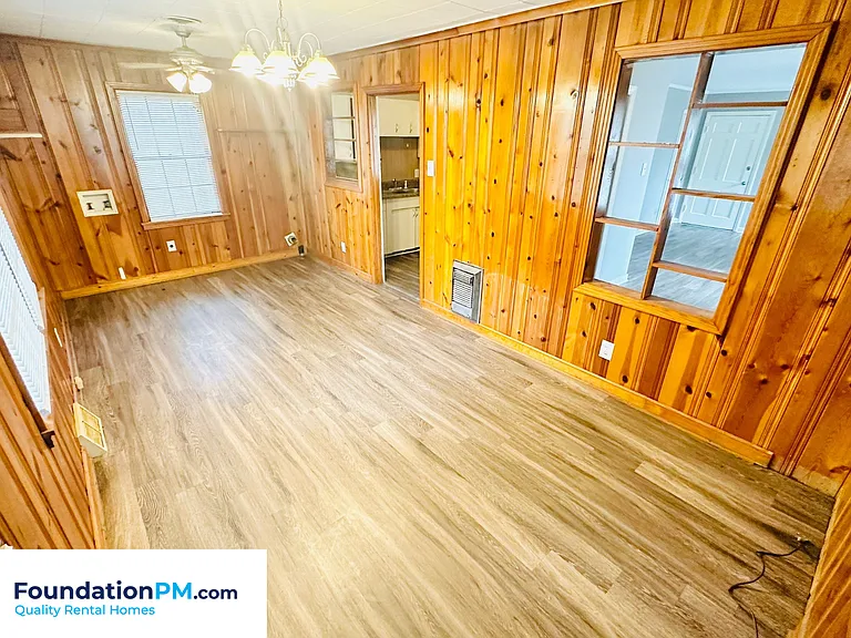 4126 Meadow Dr — Photo 4