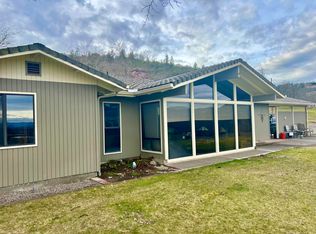 8085 Gold Ray Rd, Central Point, OR 97502