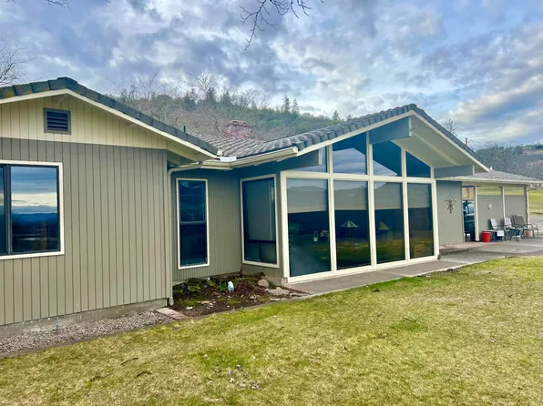 8085 Gold Ray Rd, Central Point, OR 97502