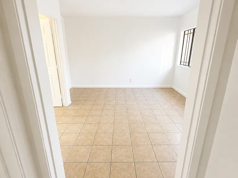 2672 S Redondo Blvd #3 — Photo 6