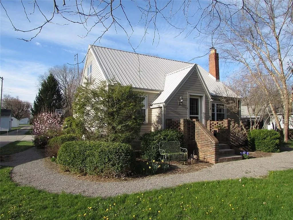 209 Linden Ave photo 1