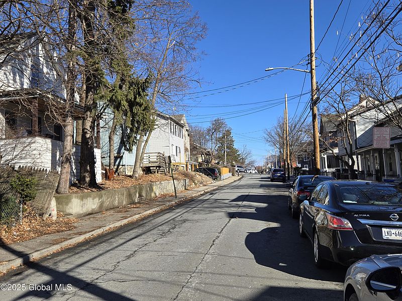 3rd image of 31-33 Linden Avenue