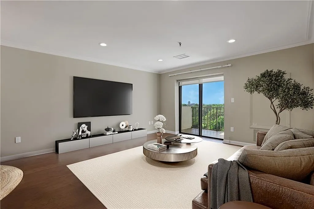 1 bed, 1.0 bath, 760 sqft, $2,458 — Photo 2
