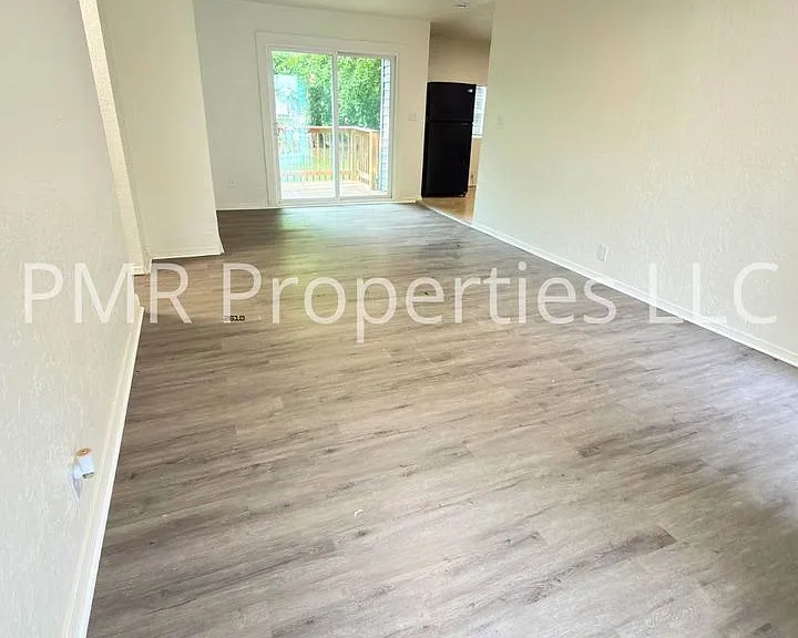 1808 NW Williams Ave — Photo 4