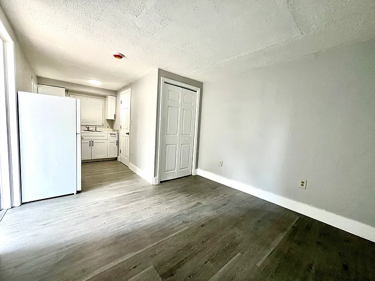 426 Dummitt Ave #E — Photo 3