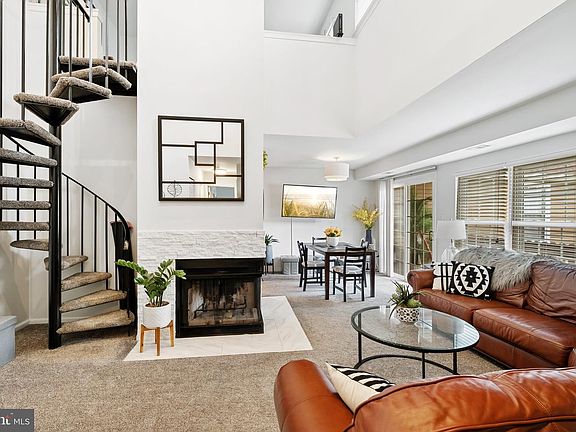 5th image of 24 Woodbine Ct