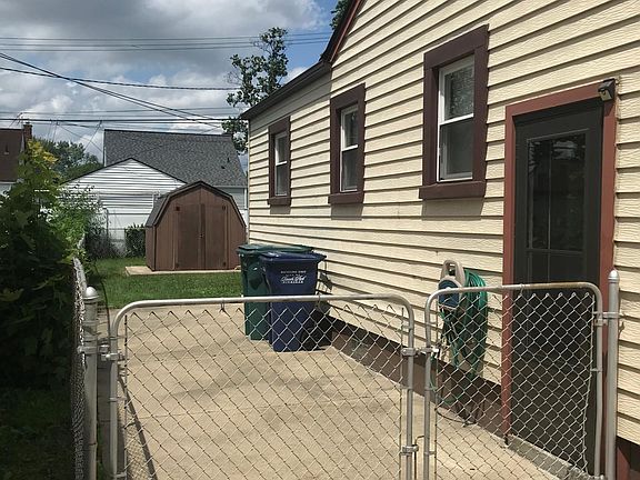 2nd image of 1854 Merrill Ave