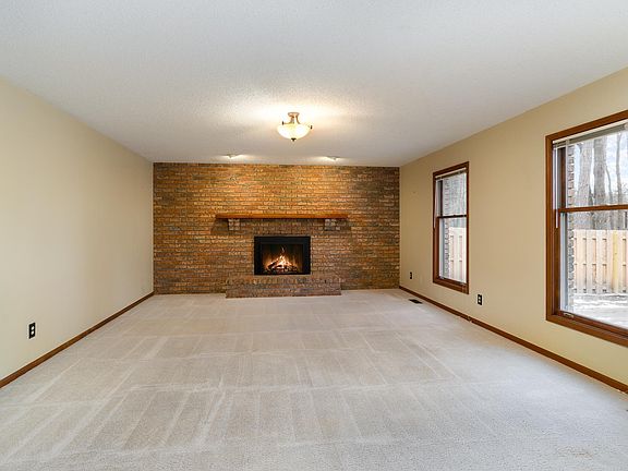 4th image of 5808 Thornberry Dr
