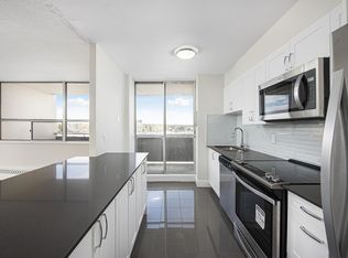 1980 Fowler Dr #1002, Mississauga, ON L5K1B6