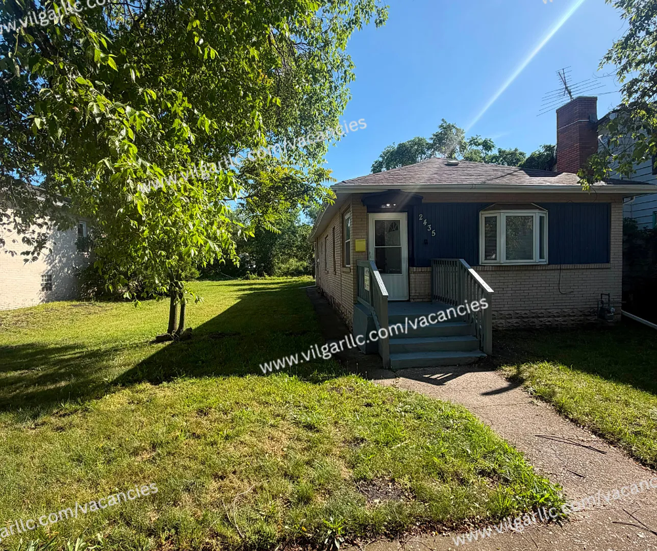 Newly Renovated 3 Bedroom 1 Bathroom Home — Photo 2