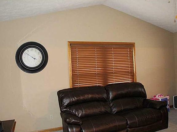 4th image of 274 Sherri Ann Ave