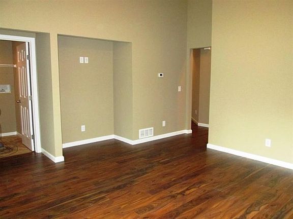 5th image of 11083 Wood Ave