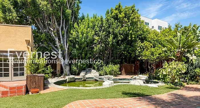 132 N Crescent Heights Blvd — Photo 28