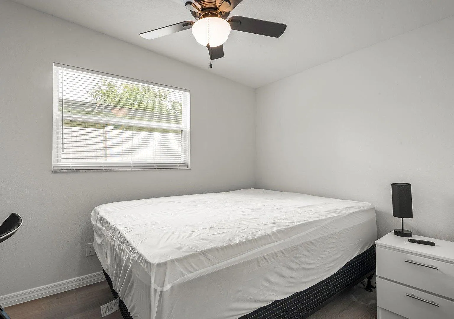 4 bed, 3.0 bath, 1988 sqft, $979 — Photo 3
