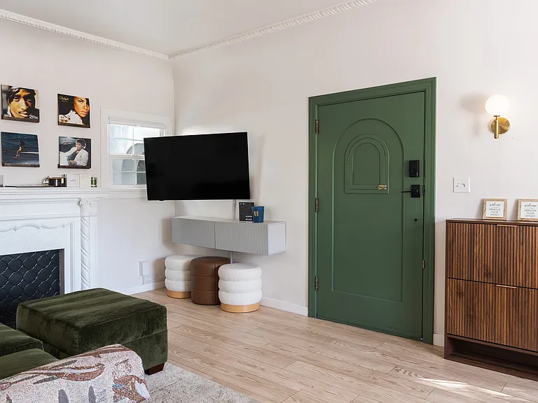 2209 N Gower St — Photo 6