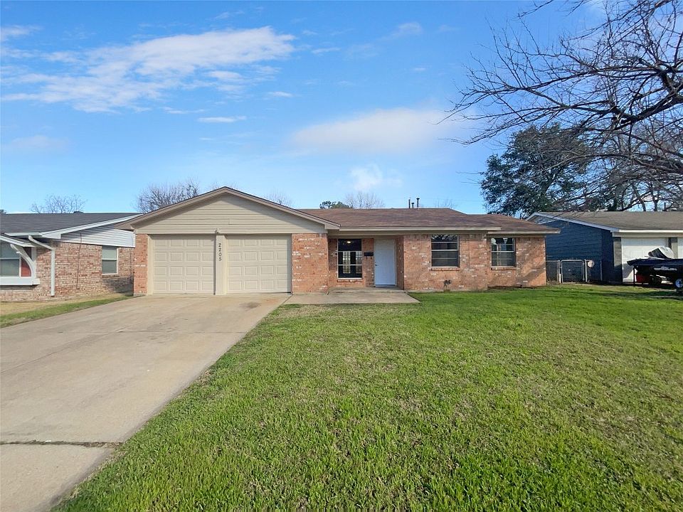 1st image of 2205 Hackberry Dr
