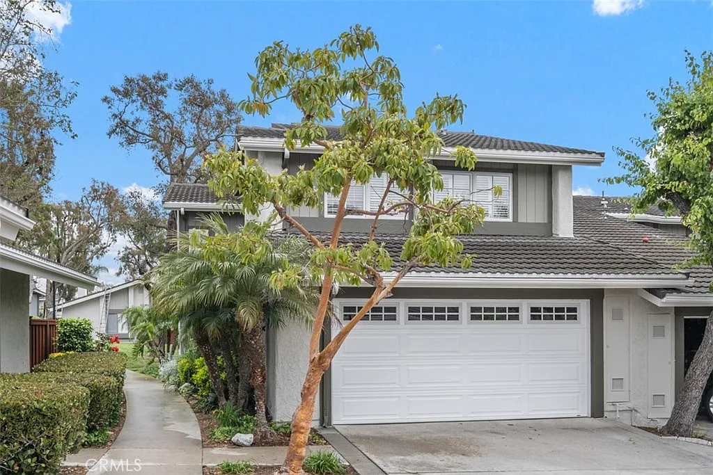 3 bed, 2.5 bath, 1754 sqft, $8,200 — Photo 3